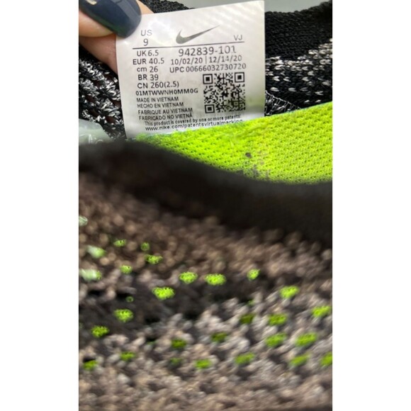 Nike Free Run Flyknit Women's Running Shoes Size 9 Oreo Black Gray 942839-101 - Picture 11 of 11